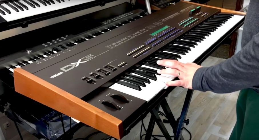 Synthbits: A Demonstration of the Legendary Yamaha DX5